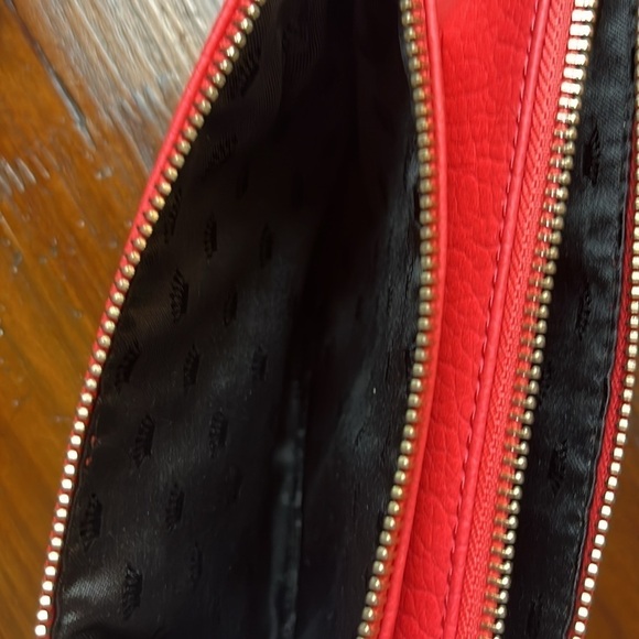 NWOT JUICY COUTURE CORAL VEGAN LEATHER WRISTLET - Picture 10 of 12